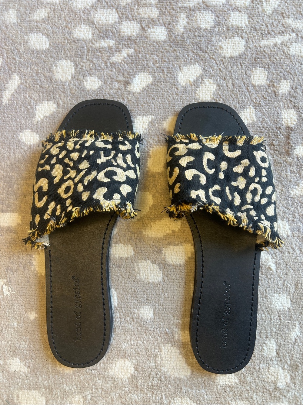 Band of Gypsies Black and Cream Leopard-Print Slide Sandals